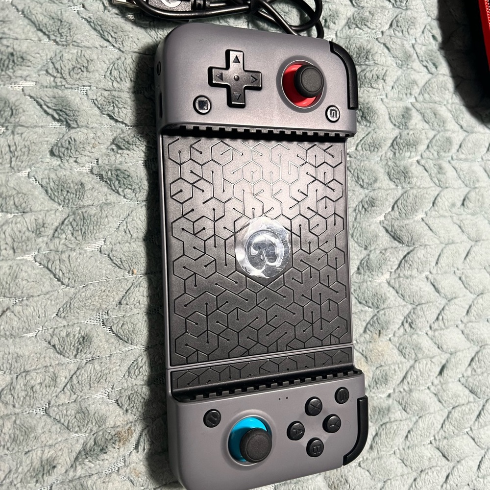 Mobile Bluetooth Gaming Controller - Picture 5 of 5